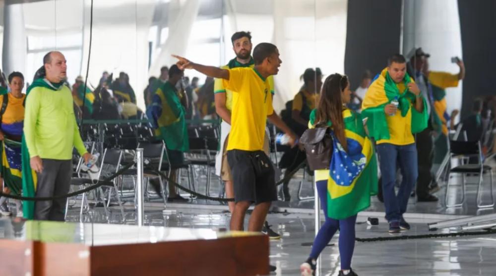 No governo, o sentimento era de que já não seria mais possível retirar assinaturas suficientes e a instalação da CPMI tornou-se um caminho irreversível. 08/01/2023REUTERS/Adriano Machado