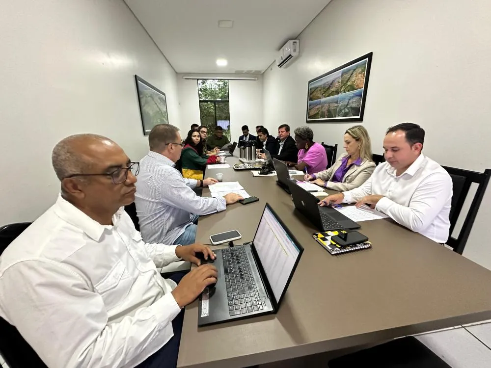 Legenda: O secretário municipal de Fazenda, Giovanni Rodrigues, esteve presente para explicar o projeto aos parlamentares. Autor da Foto: Mateus Rodrigo / Ascom