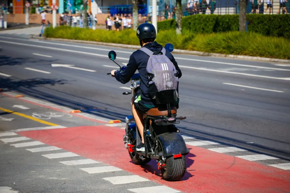 Ciclomotores na linha: novas regras de registro e habilitação entram em vigor; saiba como se regularizar