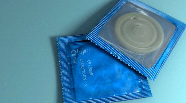 Nova camisinha de hidrogel é capaz de matar vírus HIV em caso de rompimento