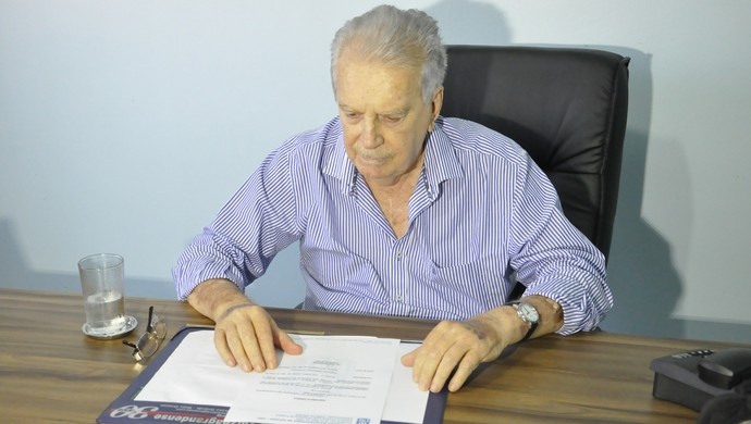 Após 38 anos no poder, Carlos Orione renuncia à presidência da FMF