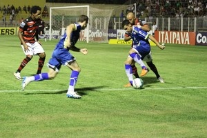 Júnior Rocha alerta sobre bola parada do Brasil-Pel após falhas do LEC