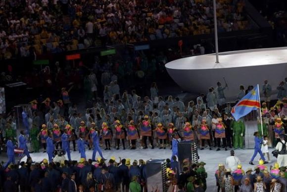 Atletas de 206 países desfilam na abertura da Rio 2016