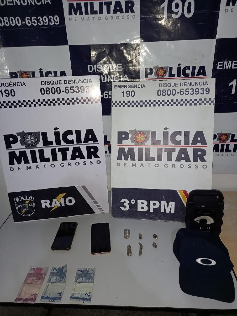 Companhia Raio dispersa aglomeração e prende um por tráfico em campo de futebol