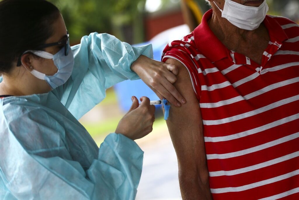 DF faz agendamento para vacinar outros profissionais ligados à saúde