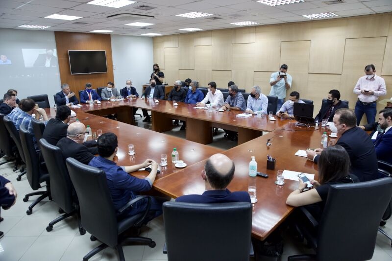 Documento que contesta proposta do Zoneamento Socioeconômico e Ecológico é entregue aos deputados