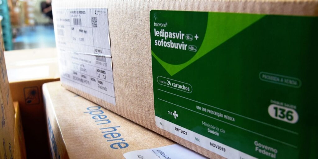 Brasil recebe 2,3 milhões de kits de intubação vindos da China