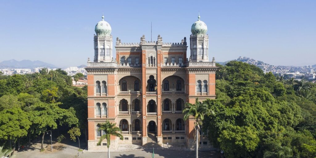 Fiocruz alerta que incidência de covid-19 mantém patamar elevado