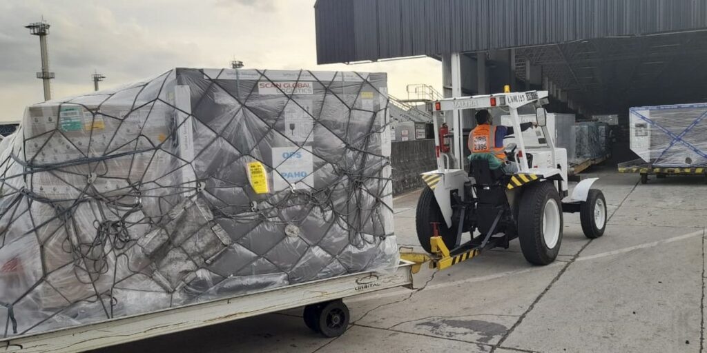 Envio de lote de IFA para produção de vacina pela Fiocruz é antecipado