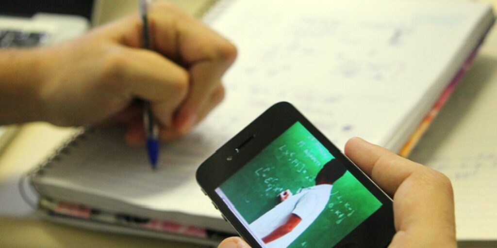 Jovens dizem que educação foi a área mais afetada durante pandemia