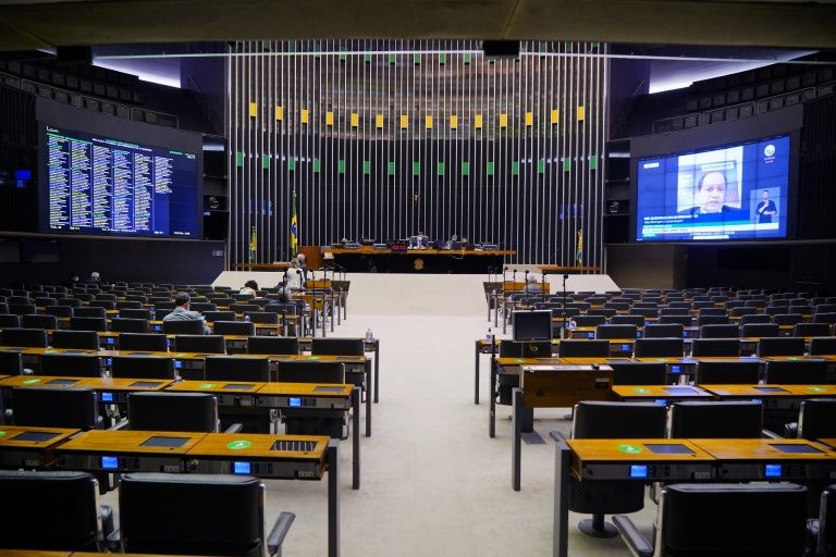 Câmara analisa projeto sobre registro internacional de patentes; acompanhe