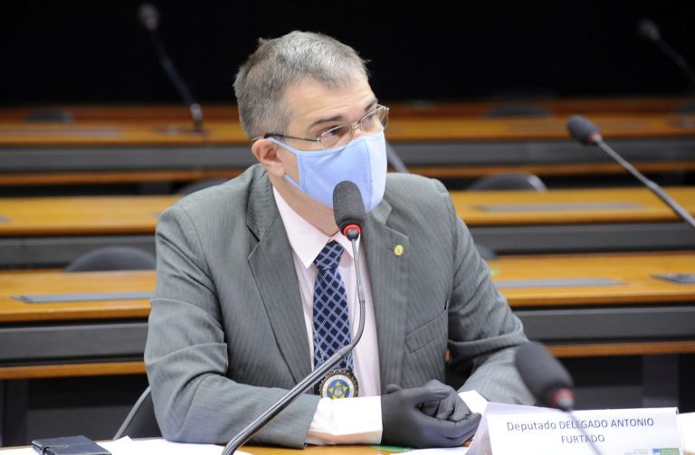 Comissão aprova afastamento imediato de agressor de mulher durante pandemia