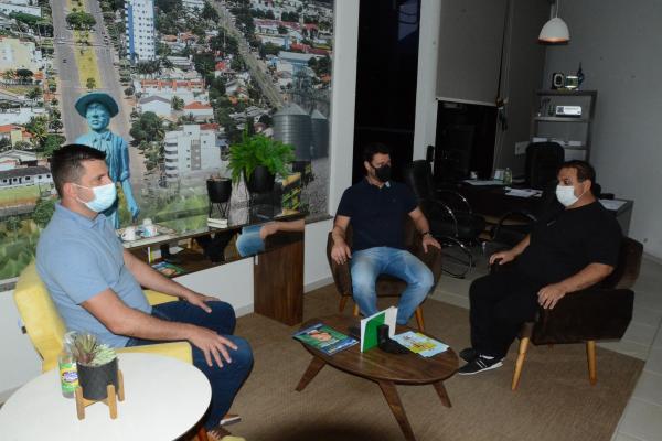 Presidente da Câmara recebe empresários do RS do ramo da metalúrgica industrial que conhecem as potencialidades de Sorriso