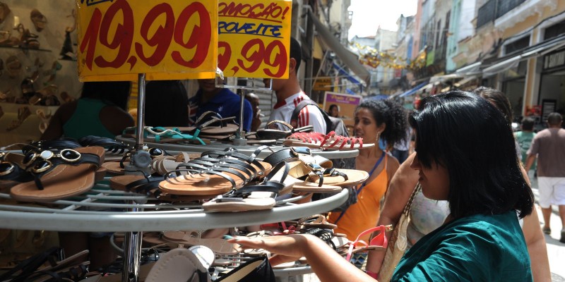 Taxa de informalidade no mercado de trabalho sobe para 40%, diz IBGE