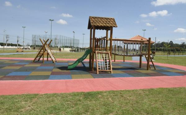 Vereador pede construção de praça na área verde do Bairro Vila Bela